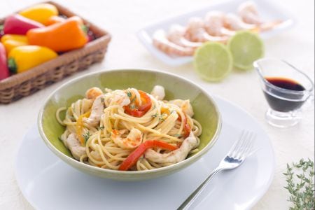 Stir-fried Spaghetti with Chicken and Prawns