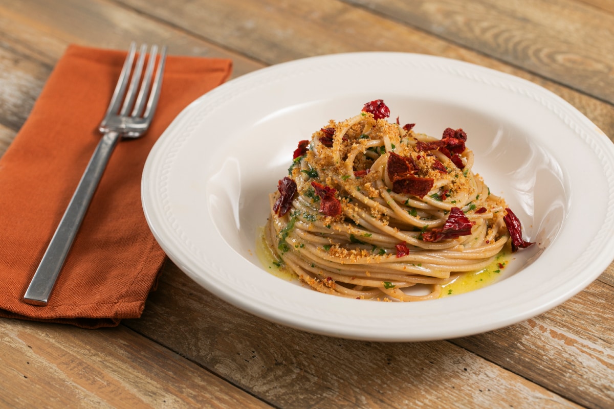 Spaghetti with Crispy Peppers and Breadcrumbs