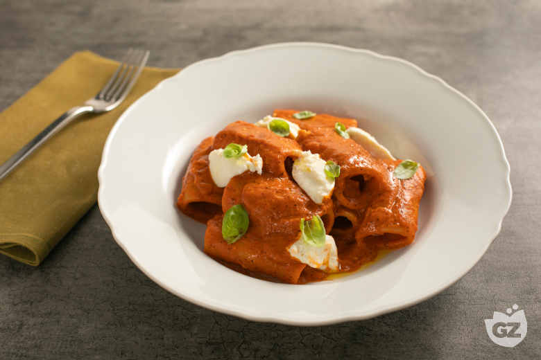 Paccheri with grilled pepper cream and ricotta
