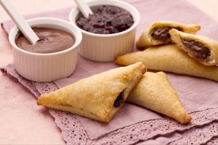 Ricotta triangles with cherry jam