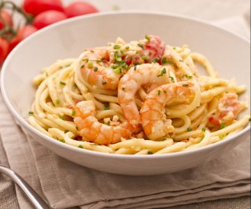 Troccoli in pink sauce with Pachino cherry tomatoes and prawns