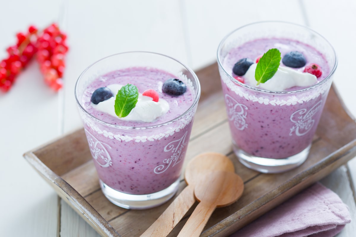 Fiordilatte milkshake with currants and blueberries