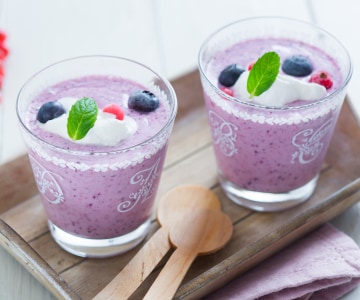 Fiordilatte milkshake with currants and blueberries