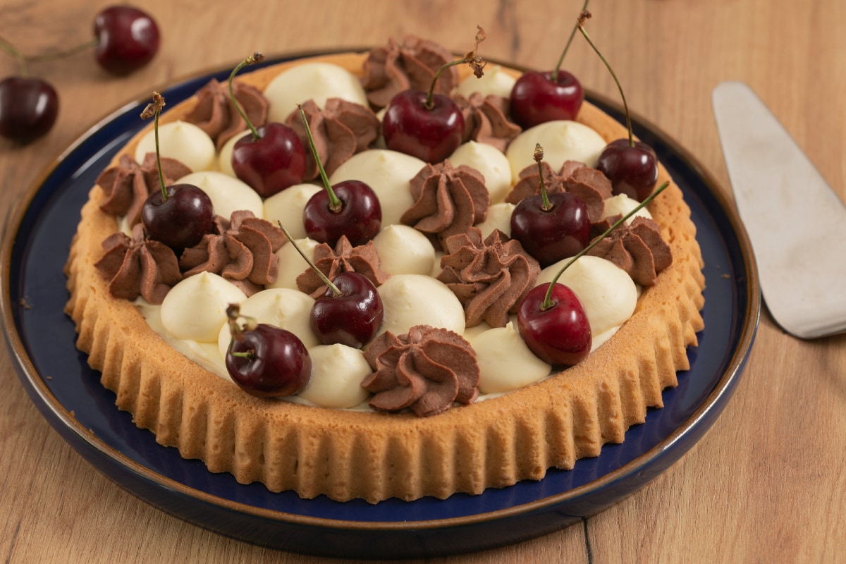Tart with Cream and Cherries