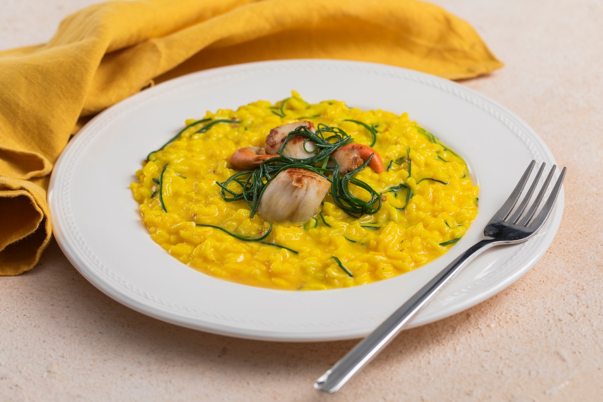 Saffron risotto with scallops and agretti
