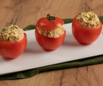 Stuffed tomatoes with tuna and homemade mayo