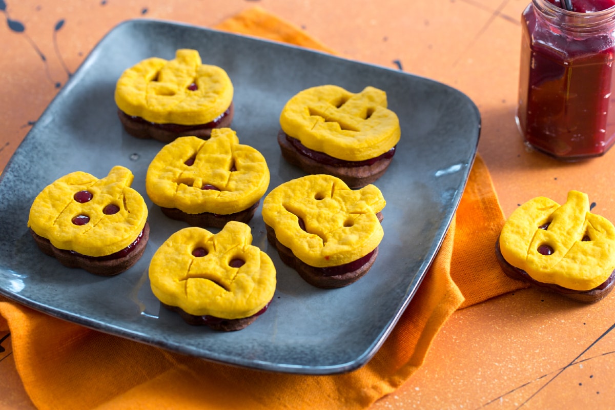 Two-tone cocoa and pumpkin cookies