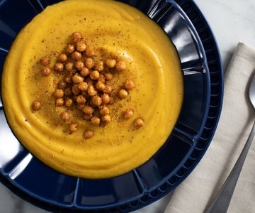 Cauliflower and turmeric soup with crispy chickpeas