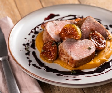 Pork tenderloin with pumpkin and figs