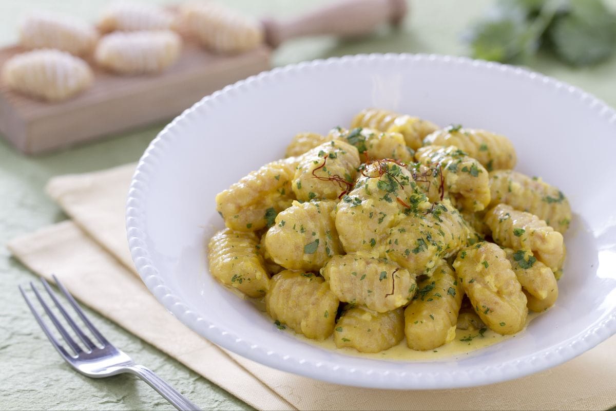 Gnocchetti with ham and saffron