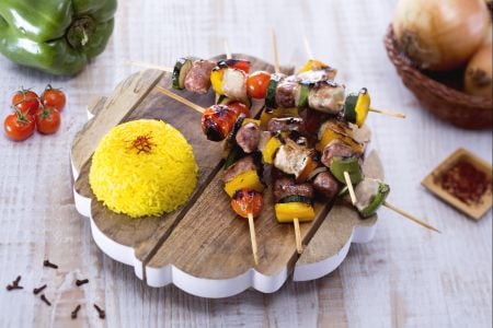 Rustic skewers with saffron rice