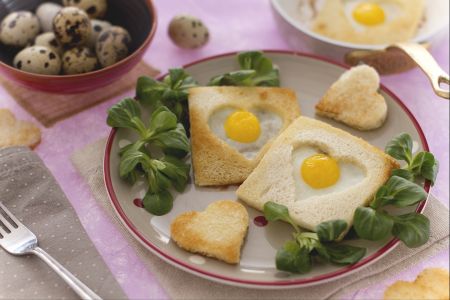 Quail Eggs in Bread Heart