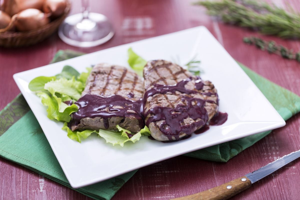 Grilled Fillet in Aromatic Red Wine Sauce