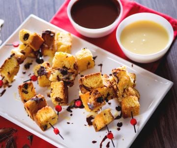 Panettone skewers with two chocolate fondue