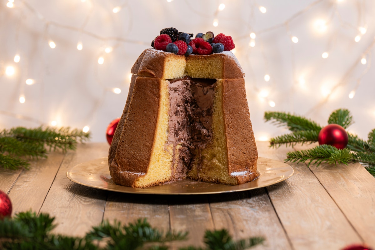 Pandoro filled with Nutella Ice Cream