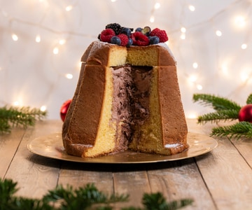 Pandoro filled with Nutella Ice Cream