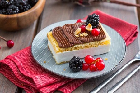 Pandoro bar, yogurt and Nutella®