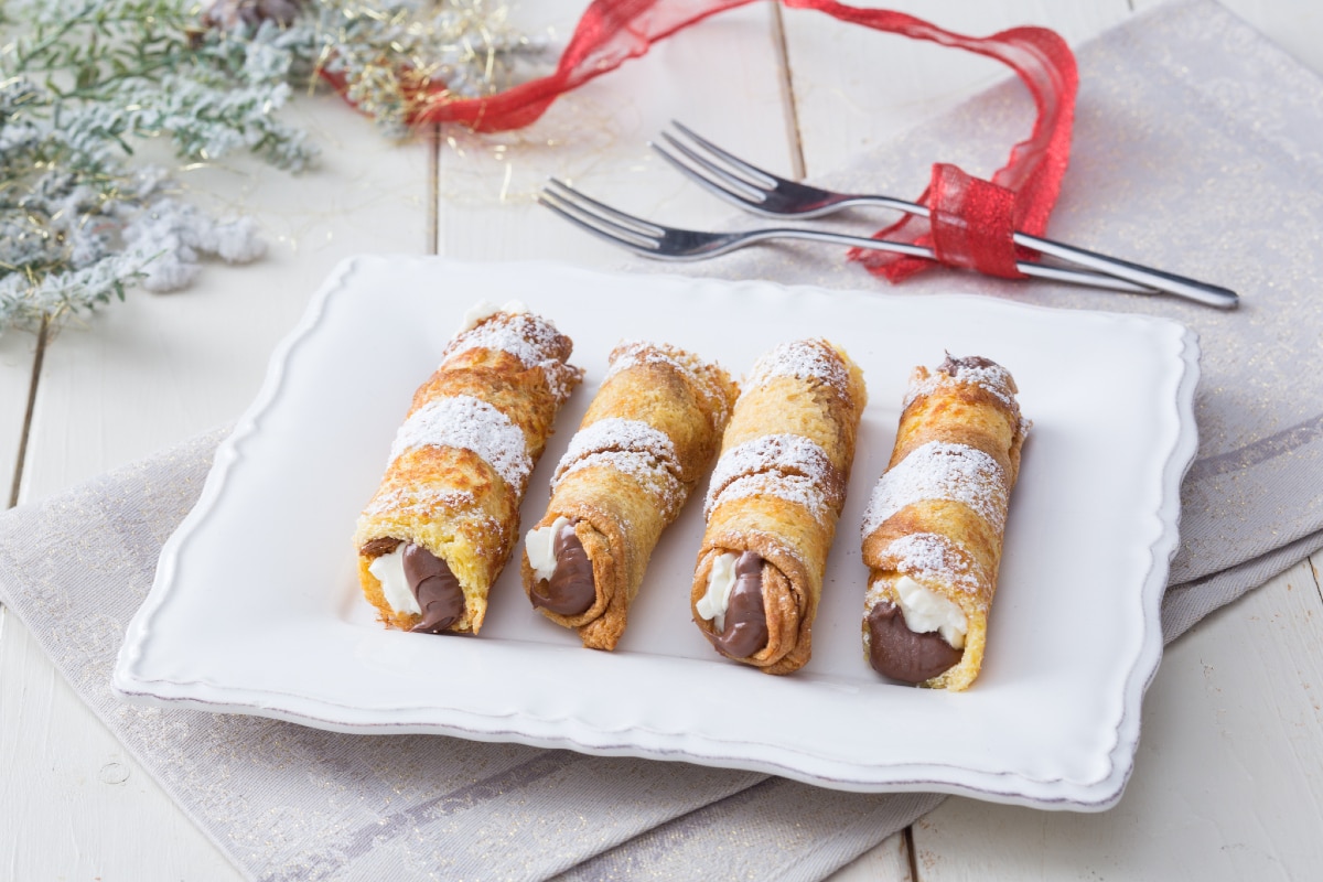 Pandoro and Nutella® Cannoli