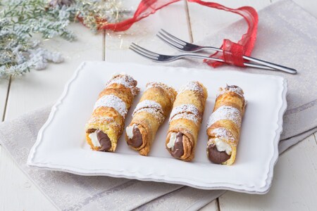 Pandoro and Nutella® Cannoli