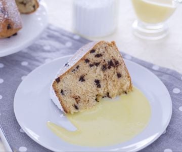 Pandoro with condensed milk and chocolate chips