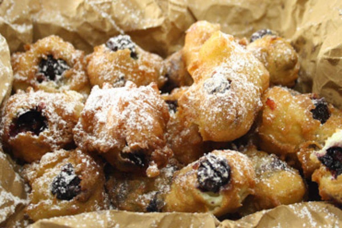 Grape fritters with Brandy and cinnamon