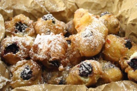 Grape fritters with Brandy and cinnamon