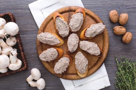 Crostini with Champignon Mushroom Pâté