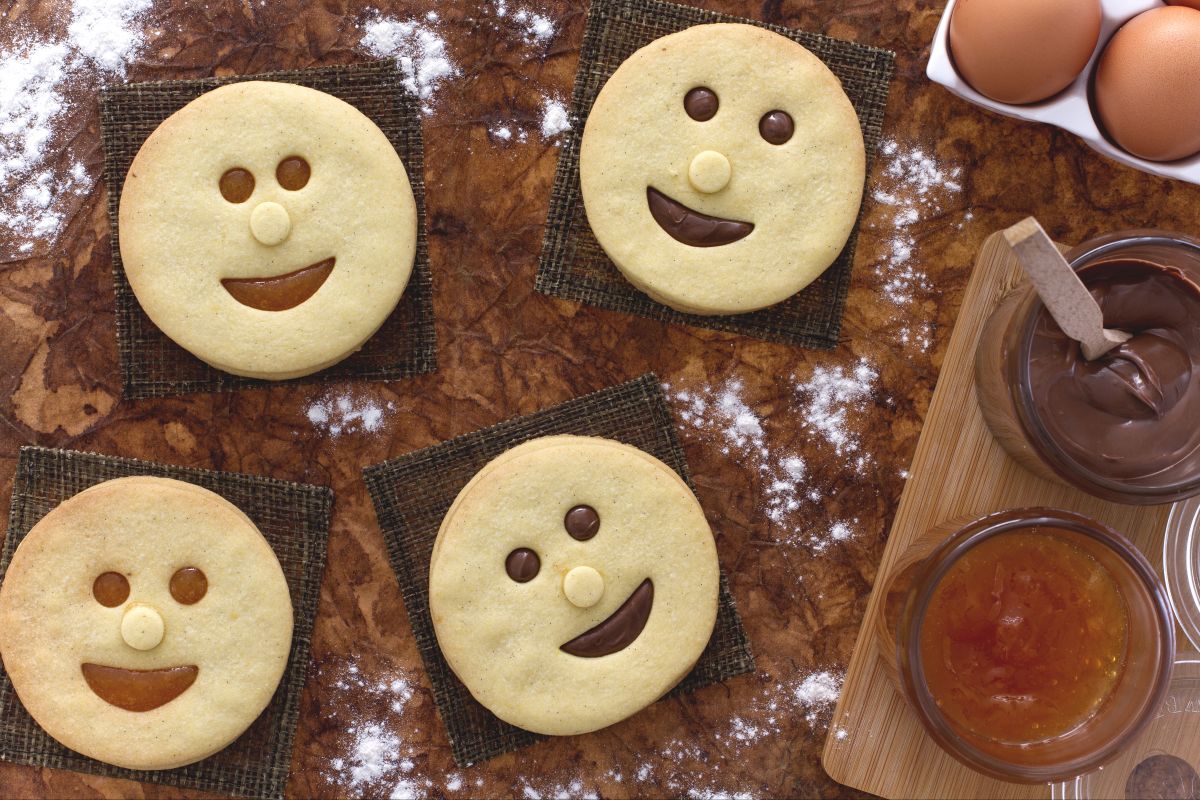 Shortbread Faces with Chocolate and Jam