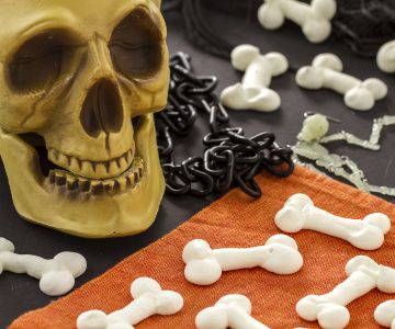 Meringue Bones for Halloween