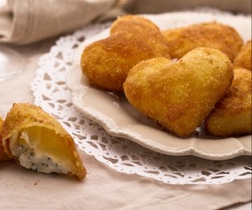 Little hearts with goat cheese and chives