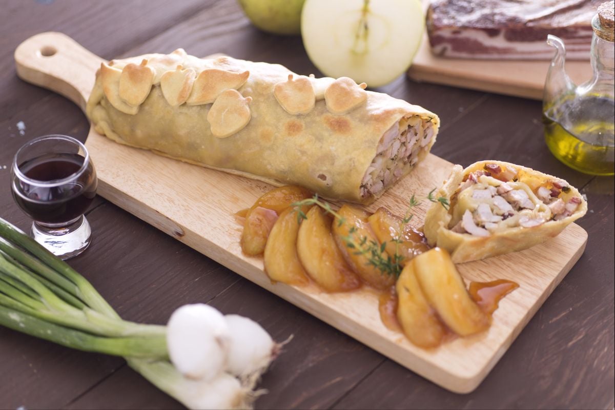 Pork strudel with Marsala apples