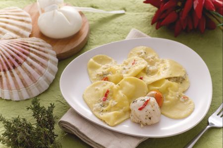 Hearts of burrata with scallop cream