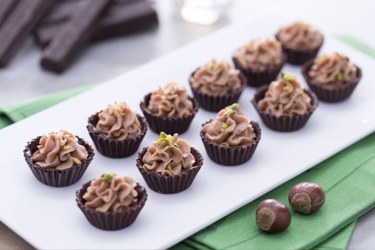 Dark chocolate pralines with mascarpone cream