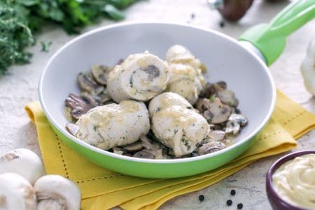 Chicken rolls with mushrooms and mustard sauce