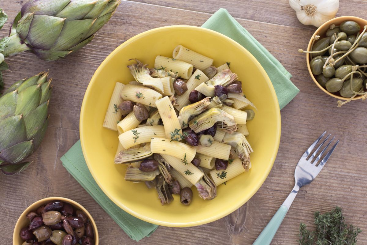 Rigatoni with artichokes, olives, and capers
