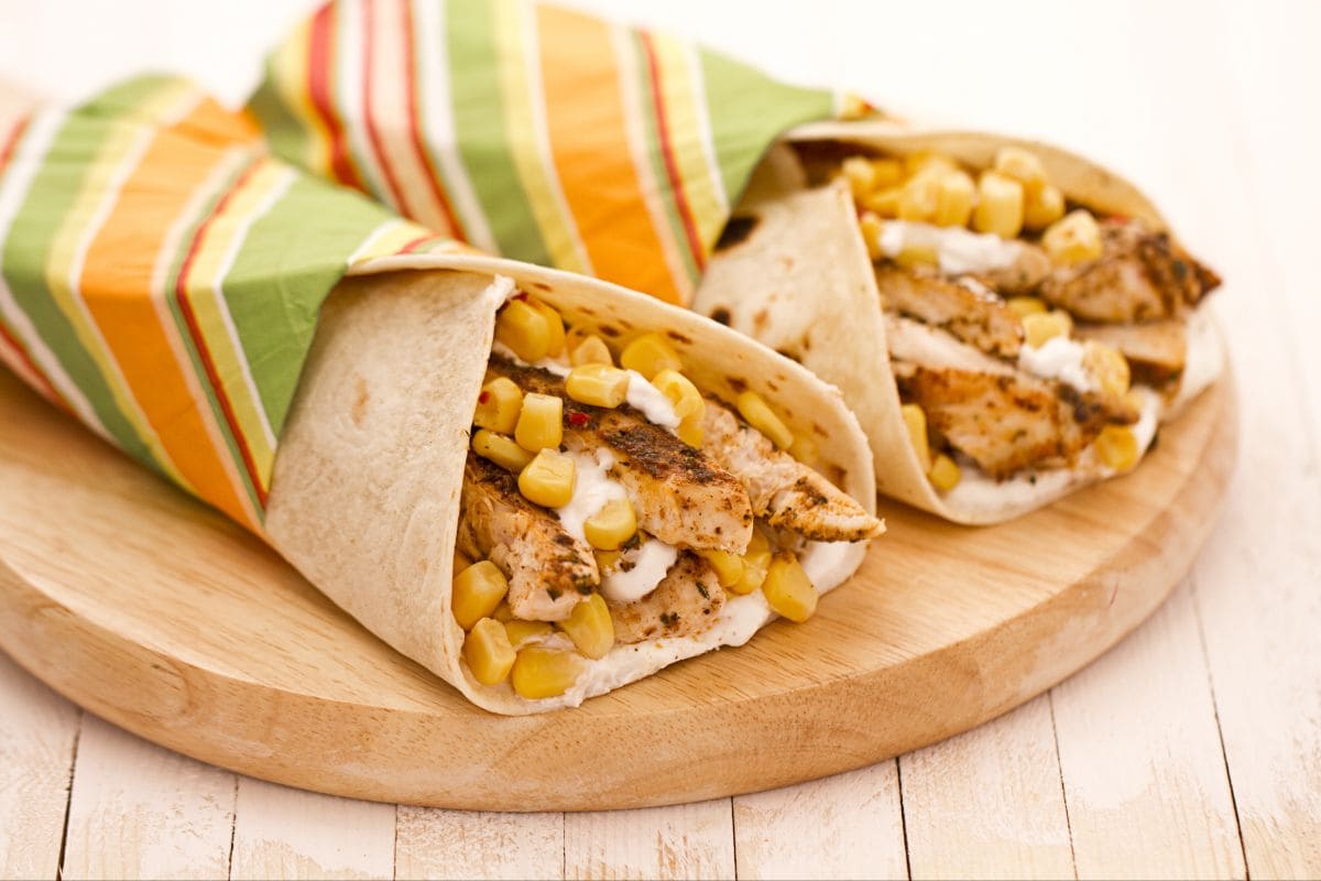 Flatbreads with chicken breasts and corn