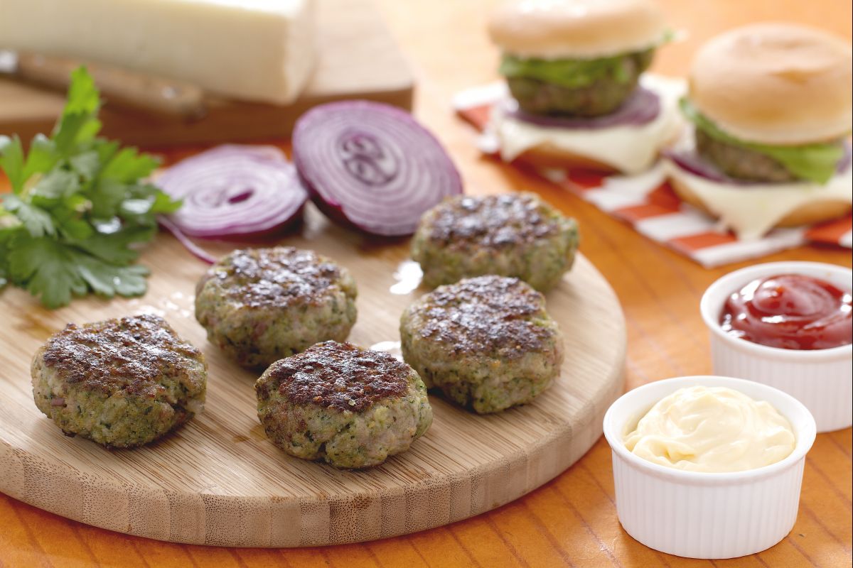 Aromatic miniburgers with cheese