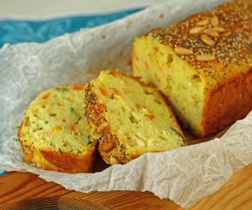 Plumcake with vegetables and Edam