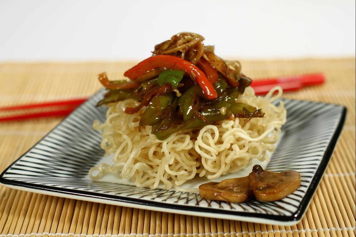 Fried noodles with vegetables