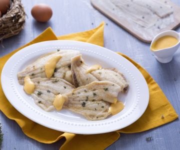 Plaice with Hollandaise sauce