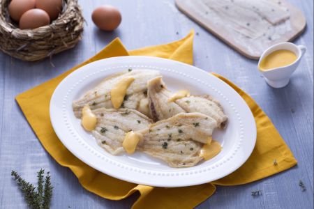 Plaice with Hollandaise sauce