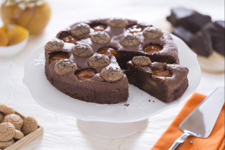 Chocolate cake with apricots and amaretti