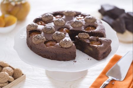 Chocolate cake with apricots and amaretti