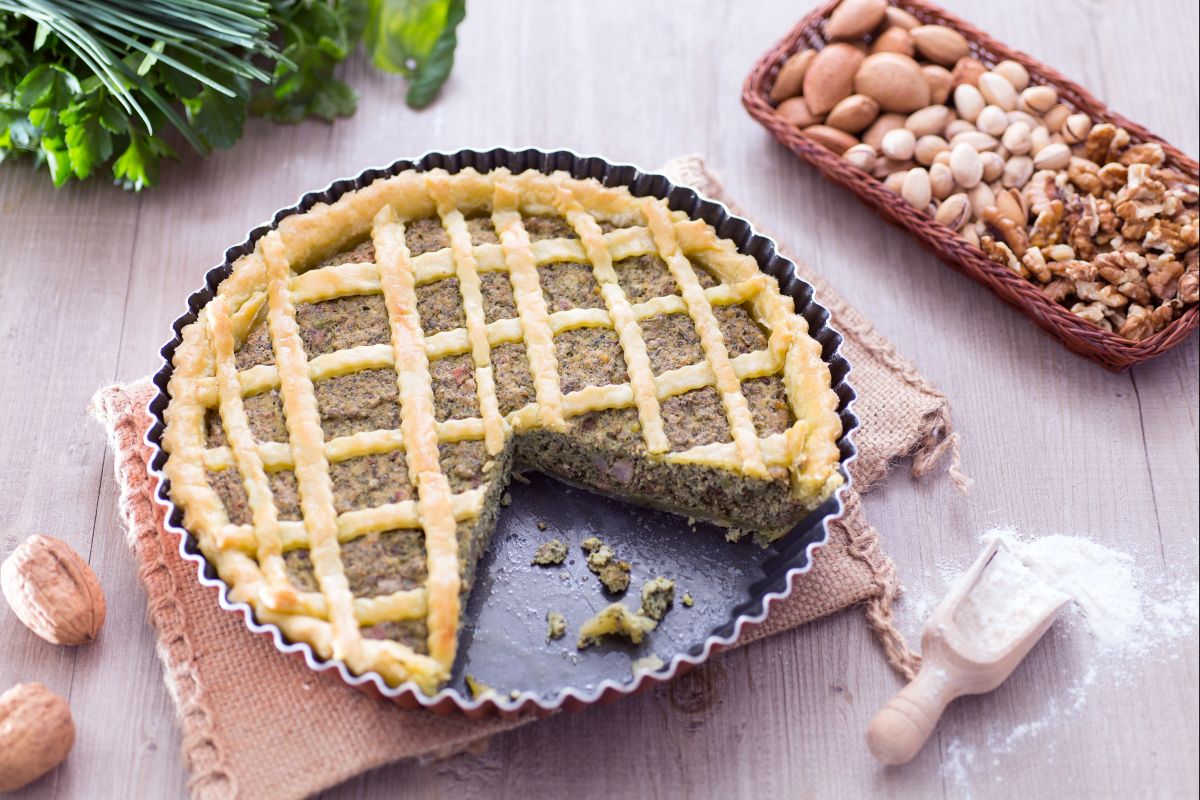 Tart with mixed pesto and bacon, simple and tasty