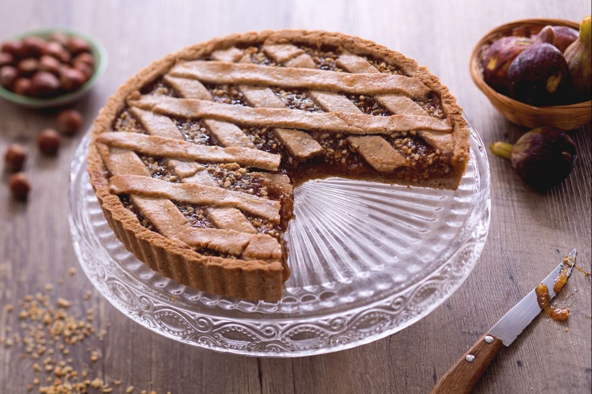 Hazelnut tart with fig jam