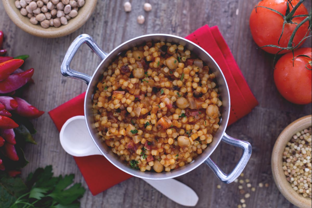 Fregola with chickpeas and bacon