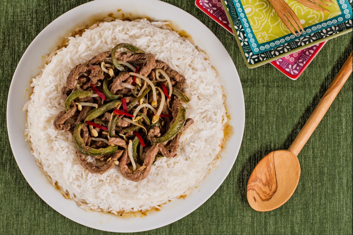 Spicy beef with peppers and bean sprouts