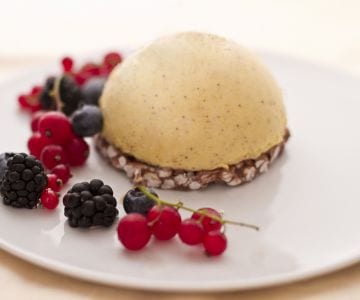 Hazelnut mousse and heart with 5 hops