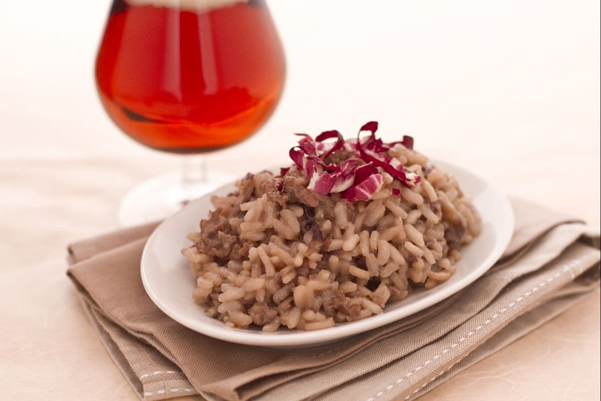 Beer risotto with radicchio and sausage