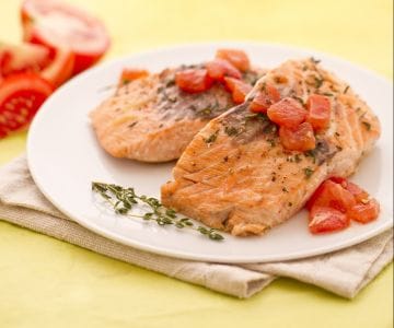 Salmon fillet with tomatoes and thyme